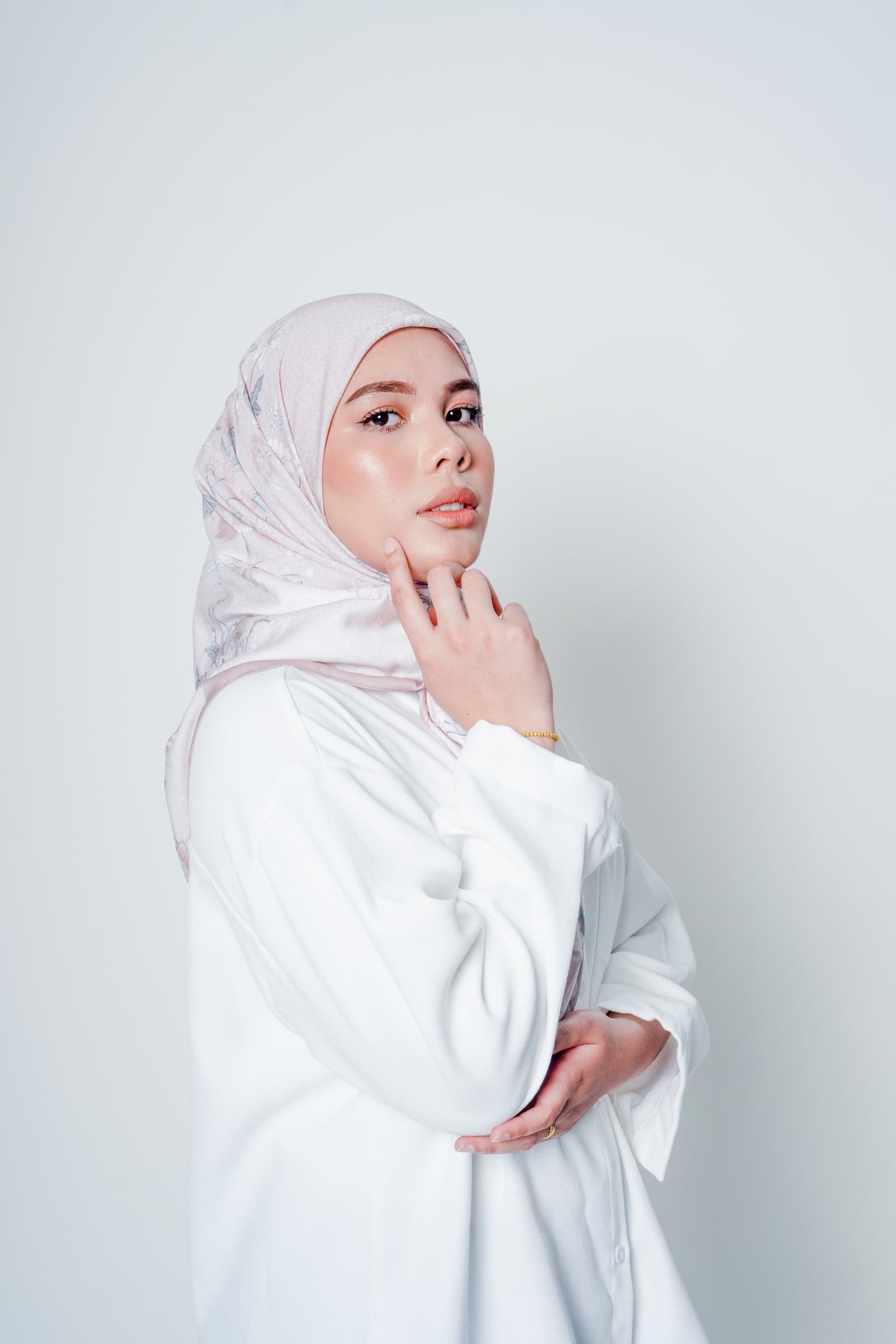Seamless white infinity cove portrait